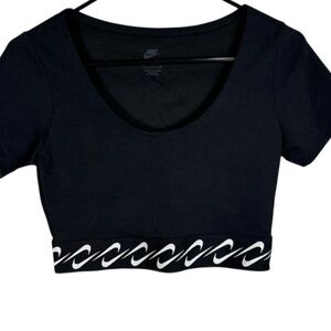 Nike Women's Black Crop Top Small NWT